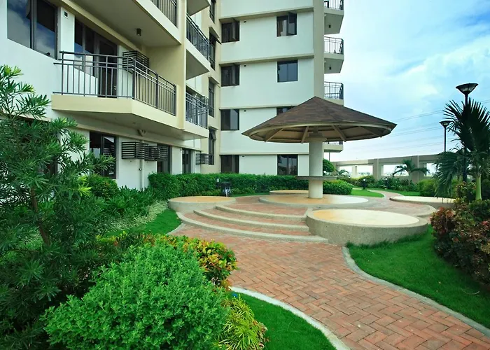 Spacious 3 Bedroom Furnished Near Bgc Apartahotel *