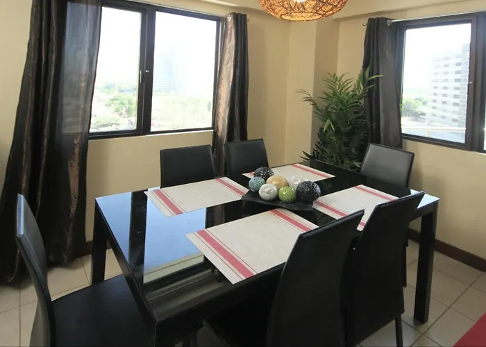 Spacious 3 Bedroom Furnished Near Bgc Apartahotel