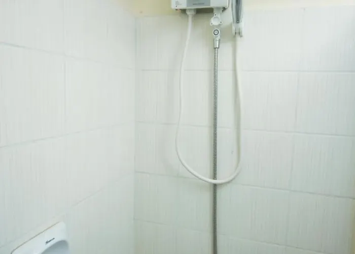 Spacious 3 Bedroom Furnished Near Bgc Apartahotel Manila